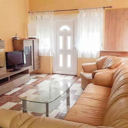 In - Balaton 40758 Tatil Evi Siofok